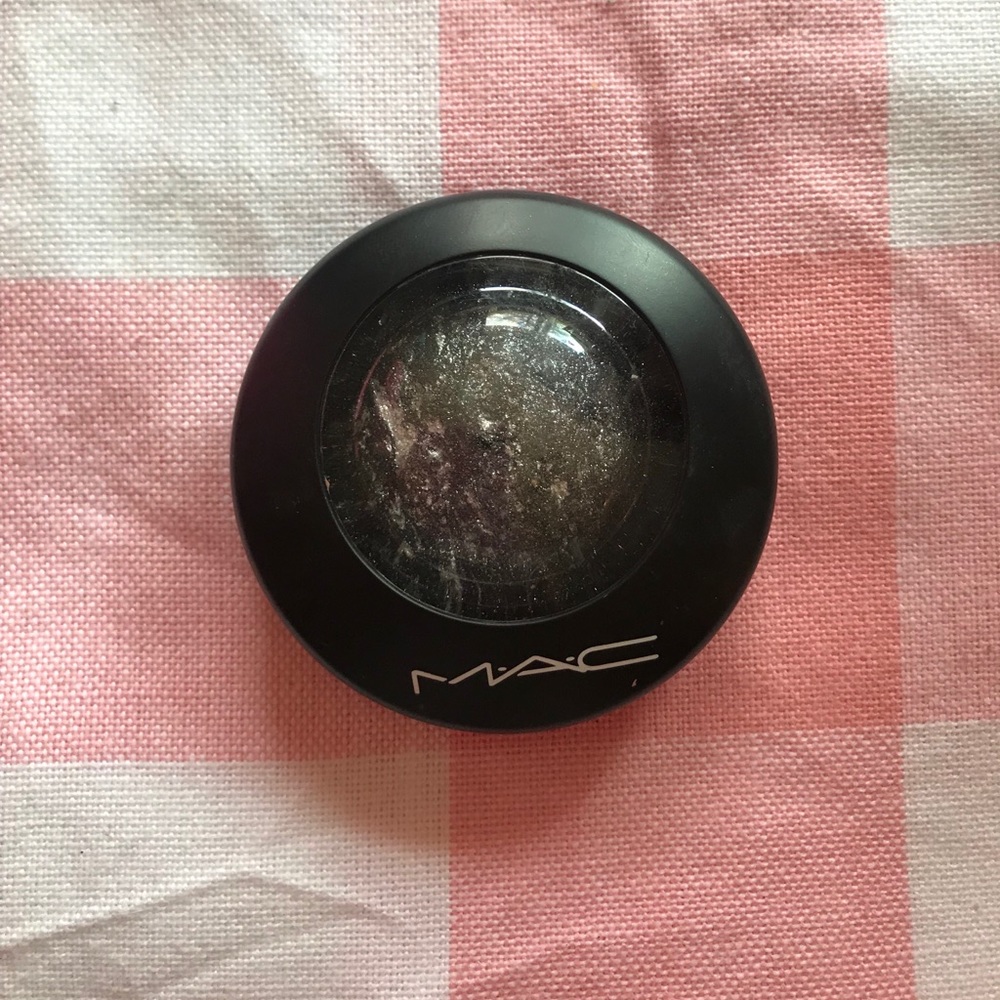 MAC mineralized eyeshadow in Cinderfella